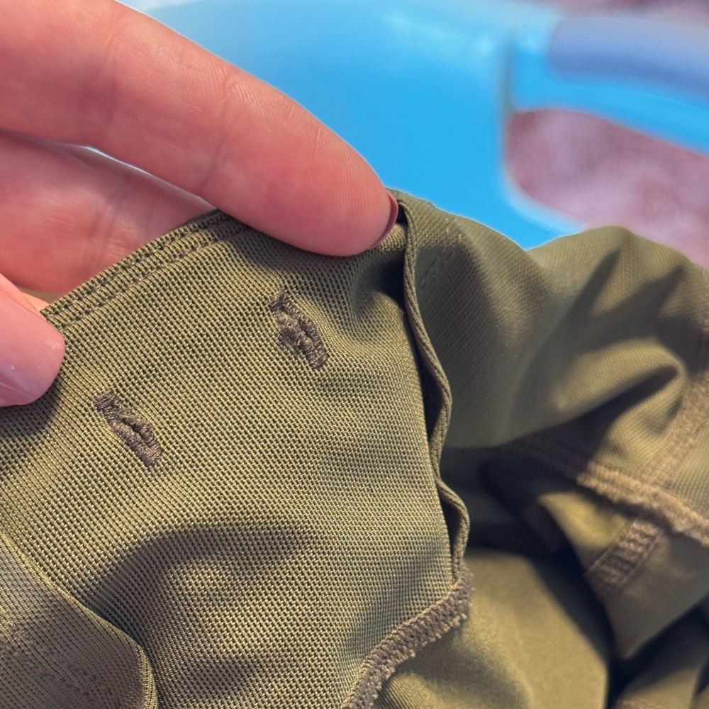 EUC Nike Dri Fit Activewear Leggings with Pockets • Green with Dots - Picture 6 of 6
